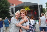 Królewski Festiwal Artystyczny w Gnieźnie rozpoczęty! Gnieźnianie tańczyli na rynku mimo deszczowej pogody [FOTO, FILM]