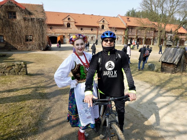 Na trasie rowerowych wypraw jarka Kaptajna nie brakuje ciekawych miejsc i ludzi