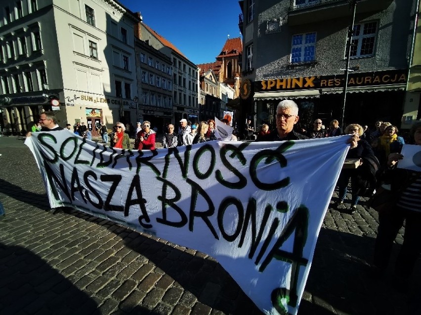 W Toruniu odbyła się demonstracja pod nazwą Muzyczny Spacer...