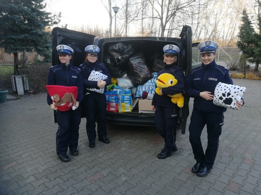 Policjantki z Włocławka zorganizowały zbiórkę darów na rzecz Schroniska dla Zwierząt [zdjęcia]