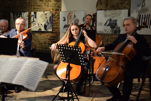 W Galerii Sztuki Dwór Karwacjanów w Gorlicach odbył się koncert uczestników XXIX Mistrzowskich Kursów Muzycznych