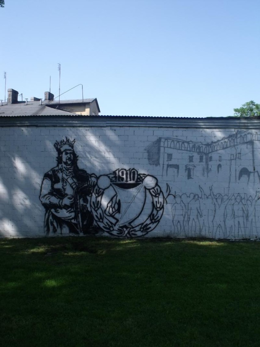 Powstaje mural z władcami Polski oraz z herbem Opoczno o...