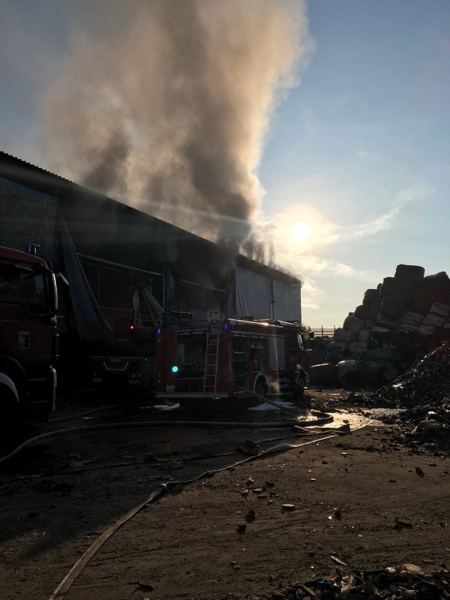 Pożar na terenie hali firmy Sito Starol w Chorzowie przy ul. Kluczborskiej