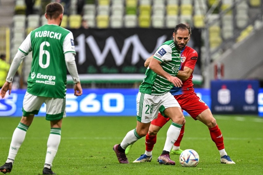 Lechia Gdańsk - Piast Gliwice 13.11.2022 r. Oceniamy biało-zielonych. Samobój Dusana Kuciaka, bezsensowny faul Michała Nalepy