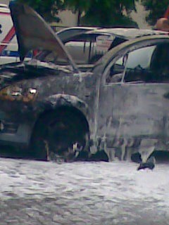 Pożar samochodu w Wieluniu. Citroen C3 całkowicie spłonął