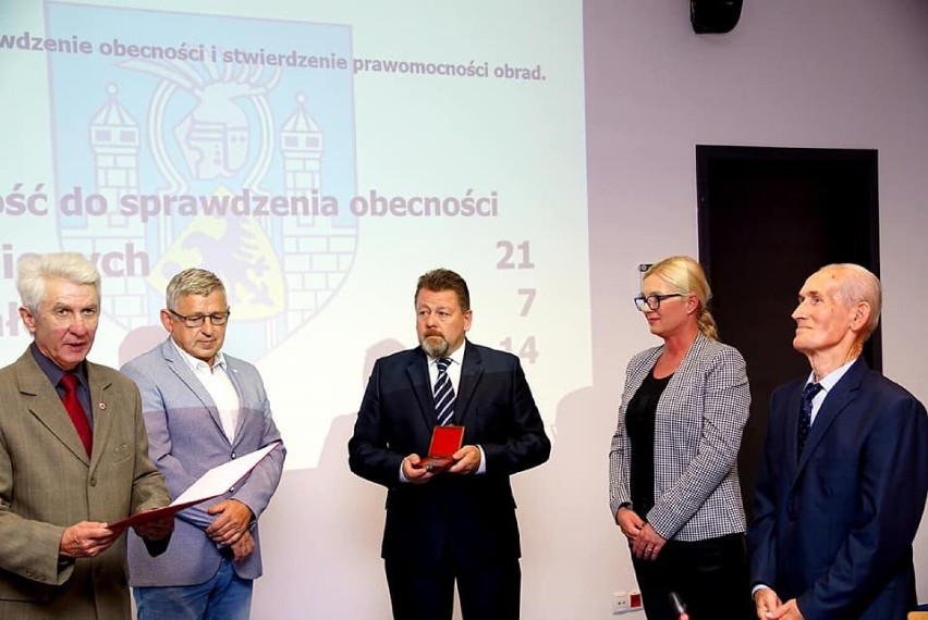 Odznaczenie dla Waldemara Woźniaka za działalność na rzecz Czerwonego Polskiego Krzyża. Zgorzelczanin uhonorowany medalem