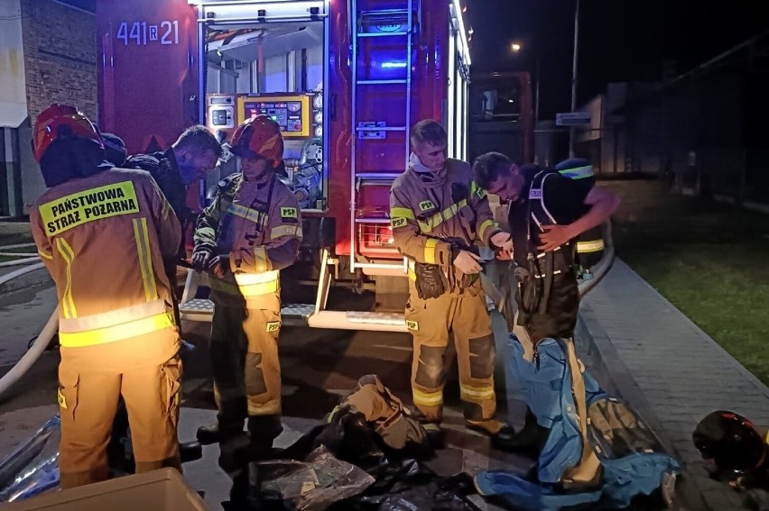 Nocna akcja strażaków w Jaśle. Przegrzewał się zbiornik z chemikaliami. Było niebezpiecznie. Istniała groźba wybuchu [ZDJĘCIA]