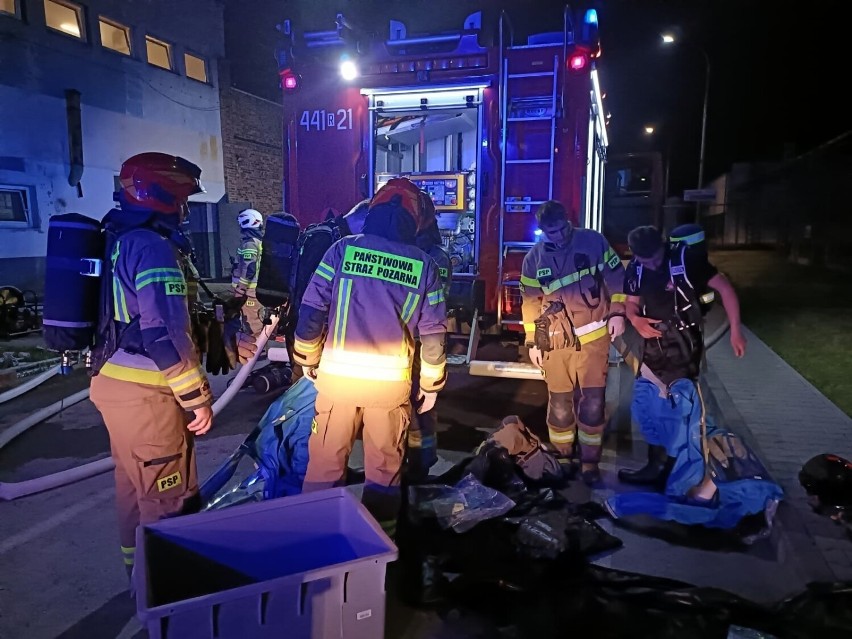 Nocna akcja strażaków w Jaśle. Przegrzewał się zbiornik z chemikaliami. Było niebezpiecznie. Istniała groźba wybuchu [ZDJĘCIA]