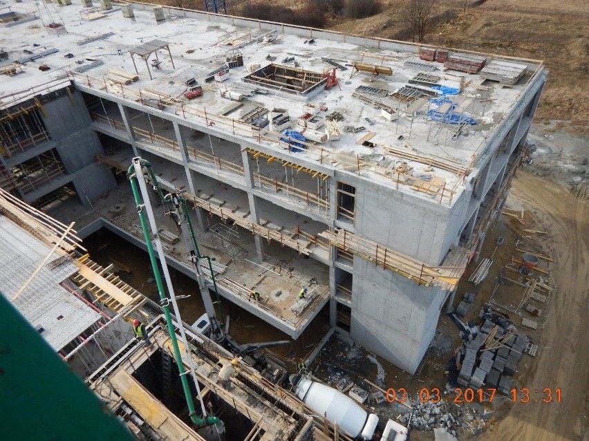 Budowa szpitala w Żywcu. Co dzieje się na budowie? [ZDJĘCIA]