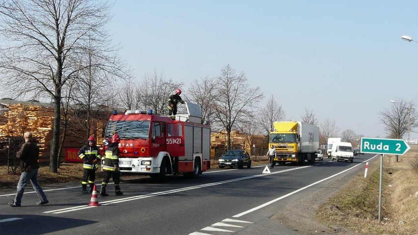 Gm. Wieluń: Wypadek na skrzyżowaniu obok tartaku [ZDJĘCIA]