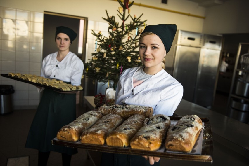 W większości firm cateringowych i restauracjach świąteczne...