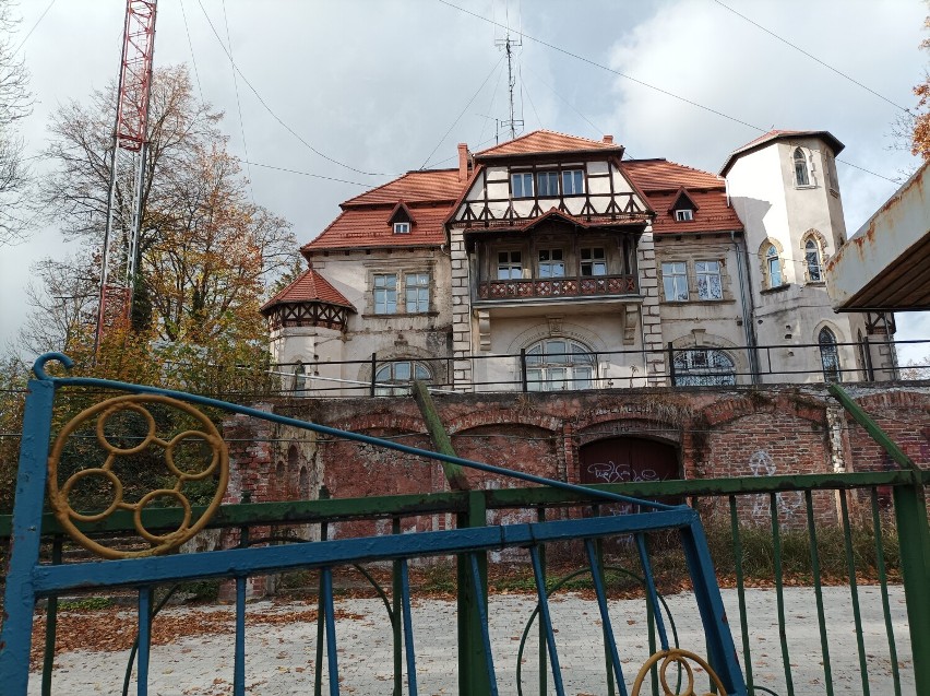 Szkoła Muzyczna, a dawniej Dom Górski w parku na Kamiennej...