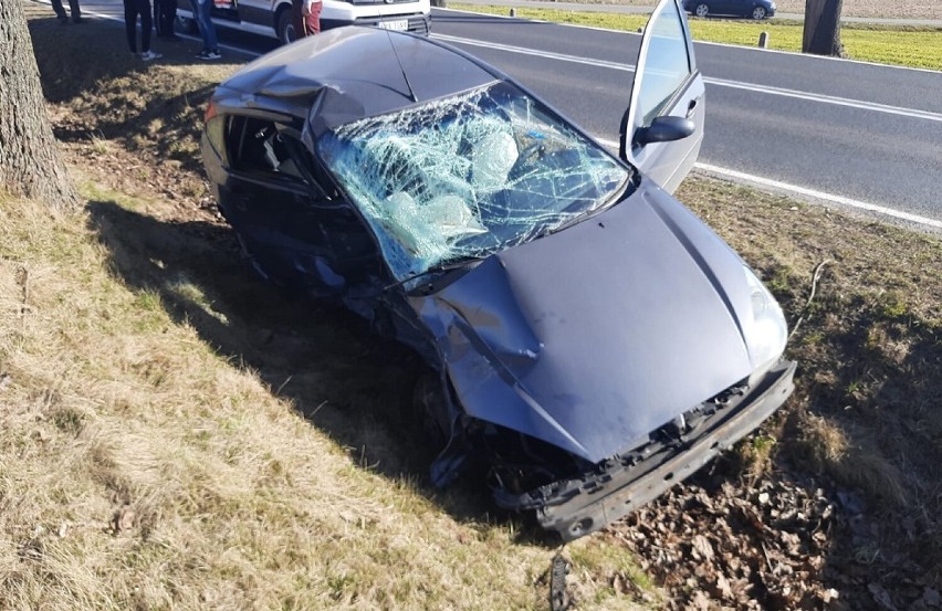 Gm. Masłowice. Wypadek na DK 42 w Strzelcach Małych. Poszkodowana kobieta i 8-miesięczne dziecko