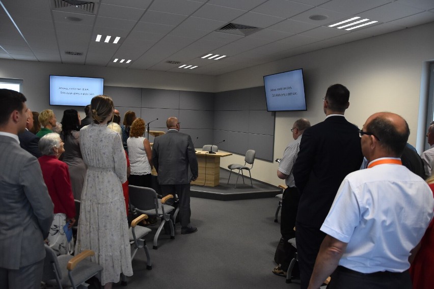 Gniezno: Nowa świątynia w Gnieźnie. Na Konikowie oficjalnie otwarto nowoczesną salę Świadków Jehowy [11.06.2023]