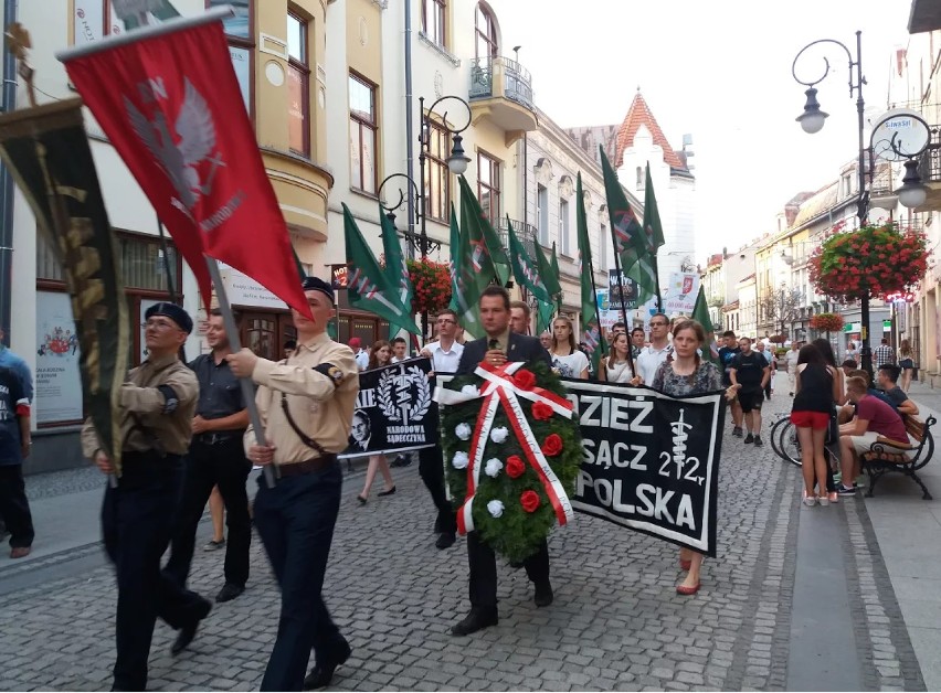 Marsz Wołyński przeszedł ulicami Nowego Sącza [ZDJĘCIA]