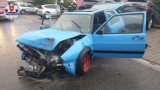 Okuninka. 20-latka uderzyła volkswagenem golfem w trzy zaparkowane auta