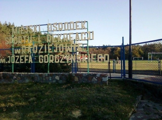 Stadion Miejski w Radziejowie - ujęcie 1. Fot. Karol Szmagalski