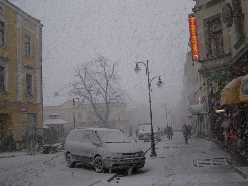 Burza śnieżna nad Tarnowem [ZDJĘCIA]