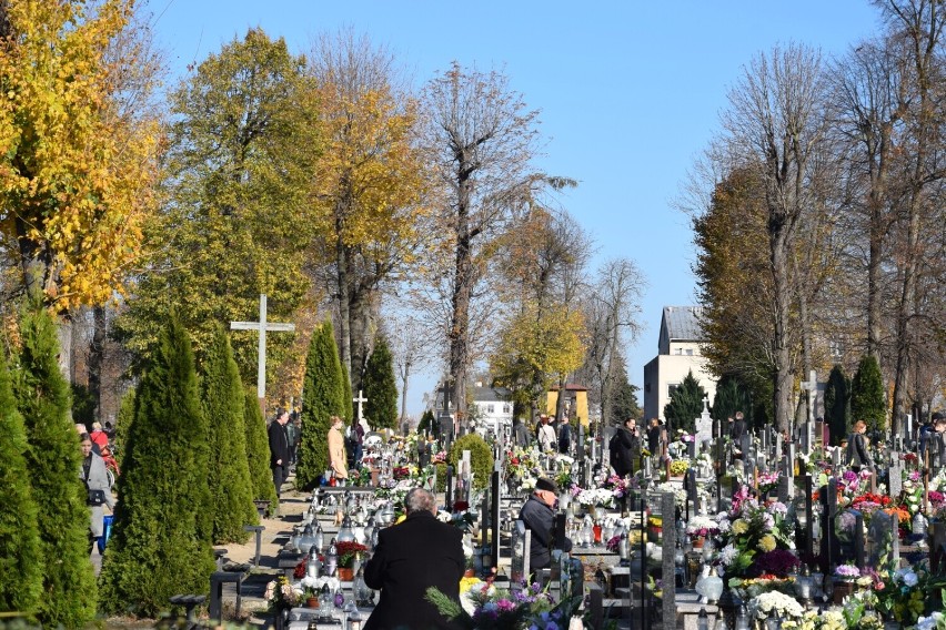 Wszystkich Świętych 2021 na starym cmentarzu w Zduńskiej...
