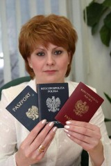 Od dwudziestu lat paszporty wydaje wojewoda. Przeczytaj o tym jak zmieniał się dokument