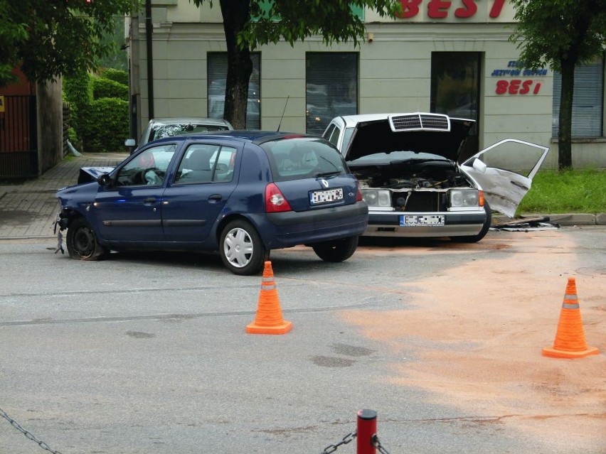 Wypadki drogowe w rejonie ulic 29 Listopada i Barlickiego w Kutnie