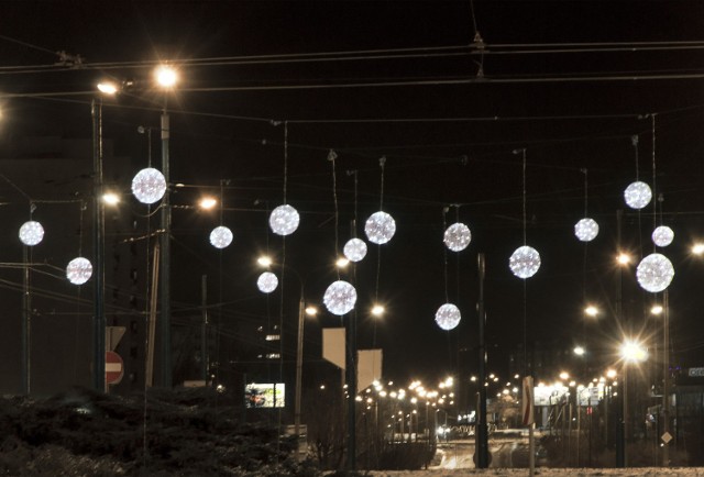 Iluminacje świąteczne w Tychach. Rondo Paprocańskie