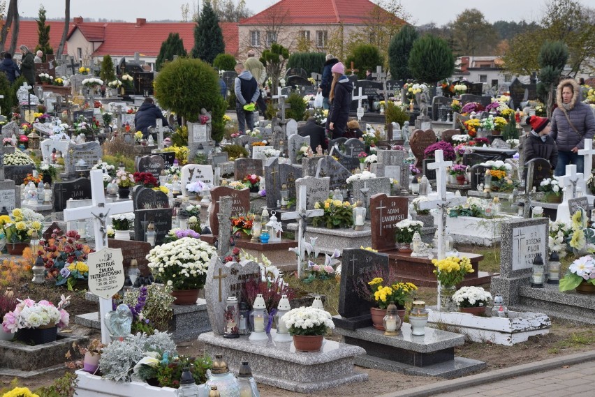 Dzień Wszystkich Świętych na bytowskim cmentarzu (FOTO) 