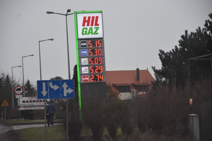 Obniżka VAT na paliwa. Na stacjach w Wągrowcu widać różnicę. Gdzie jest najtaniej? 