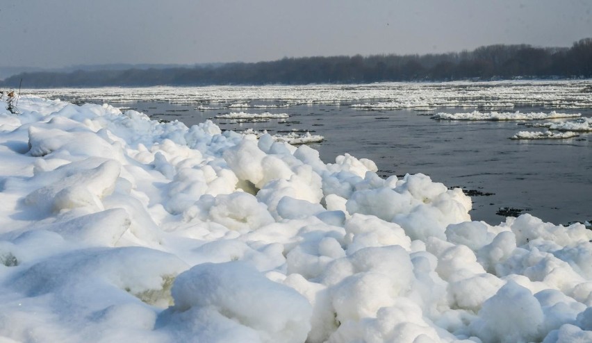 Most w bydgoskim Fordonie i Wisła w zimowej scenerii