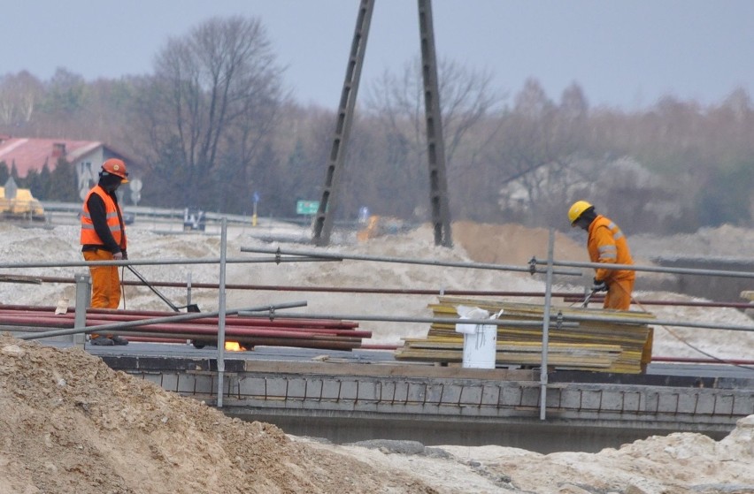 Budowa S-7 z Radomia do granic województw przekroczyła półmetek. Otwarcie trasy wiosną 2017 roku