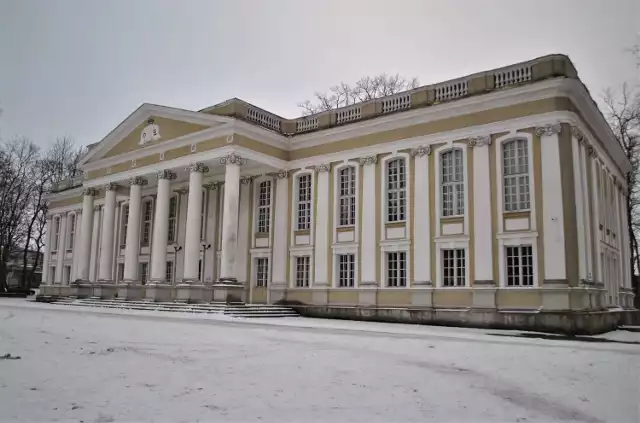 Wolsztyński pałac nadal stoi pusty i niszczeje.