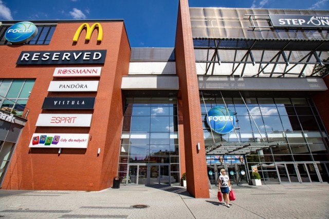 W środę, 9 października, w godzinach porannych wzbudził się alarm monitoringu w Focus Mall. Na miejsce pojechały trzy jednostki straży pożarnej. Na szczęście, nie ma zagrożenia pożarowego.