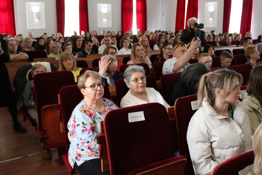 Piękny koncert i spotkanie o roli kobiet w społeczeństwie  w Akademii Handlowej Nauk Stosowanych w Radomiu. Zobacz zdjęcia