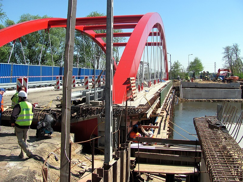 Kalisz - Przesuwali most w Piwonicach