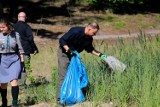 Andrzej Duda wraz z żoną sprząta las pod Warszawą. "Jest miło, gdy można pójść na spacer, odetchnąć"