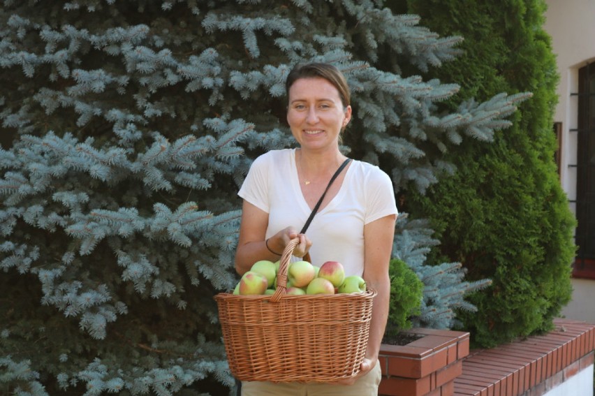 Akcja "Zdrowy owoc dla dzieci z powiatu". Jabłka trafiły do 40 nastolatków