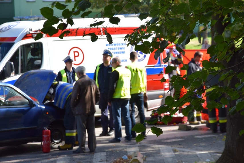 Tychy: Wypadek śmiertelny na Żwakowskiej. Zginął 88-letni mężczyzna [ZDJĘCIA]