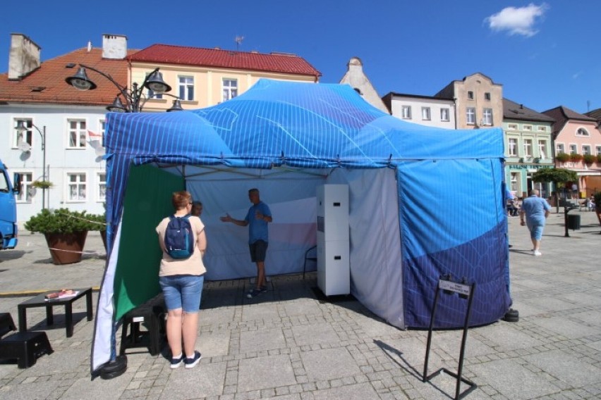 Mobilny  Wirtualny Teatr "Niepodległa" przyjechał do Darłowa