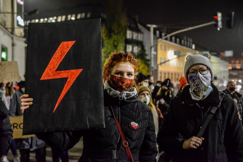 Strajk Kobiet w Gdańsku 9.11.2020. Uczestnicy protestowali...