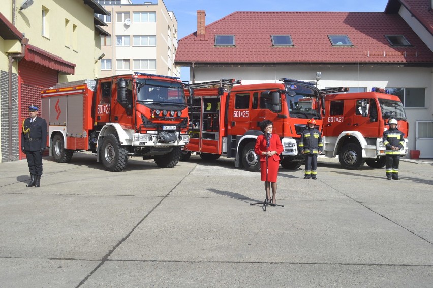 Nowy wóz bojowy wart ponad milion złotych trafił do strażaków z KP PSP w Zgorzelcu [ZDJĘCIA]