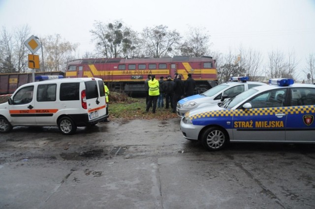 Policja Siemianowice: 27-latek wpadł pod pociąg. Walczy o życie w szpitalu