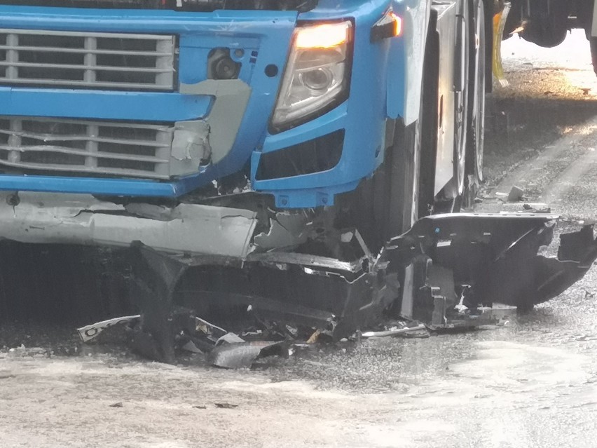 Zderzenie ciężarówki z samochodem na DK16 w Kłódce [zdjęcia]