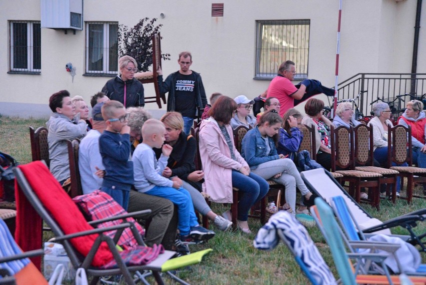 Ruszyło kino letnie "pod chmurką" w gminie Ostrów Wielkopolski