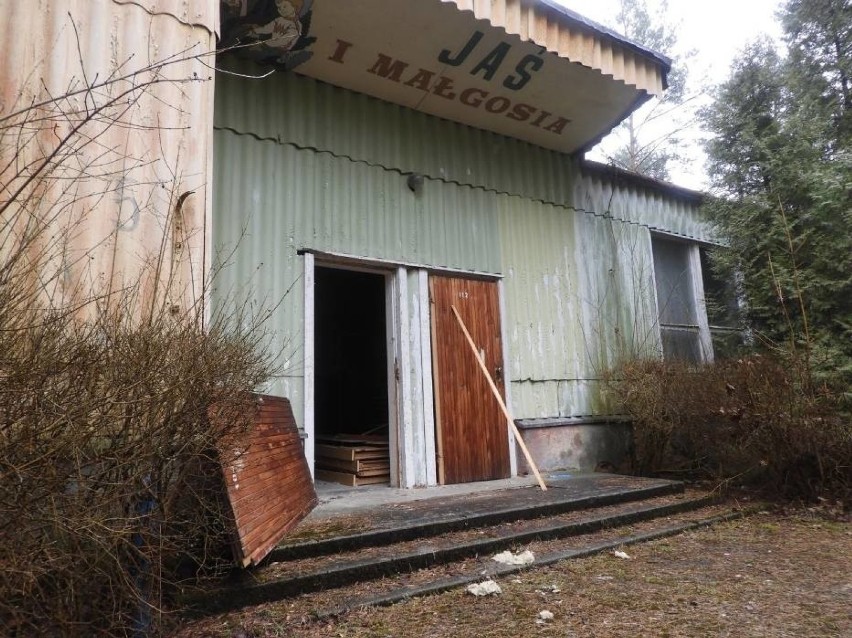 Ośrodek kolonijny jak z horroru. Jest w Śląskiem. Zimą jest tu jeszcze bardzo przerażająco 