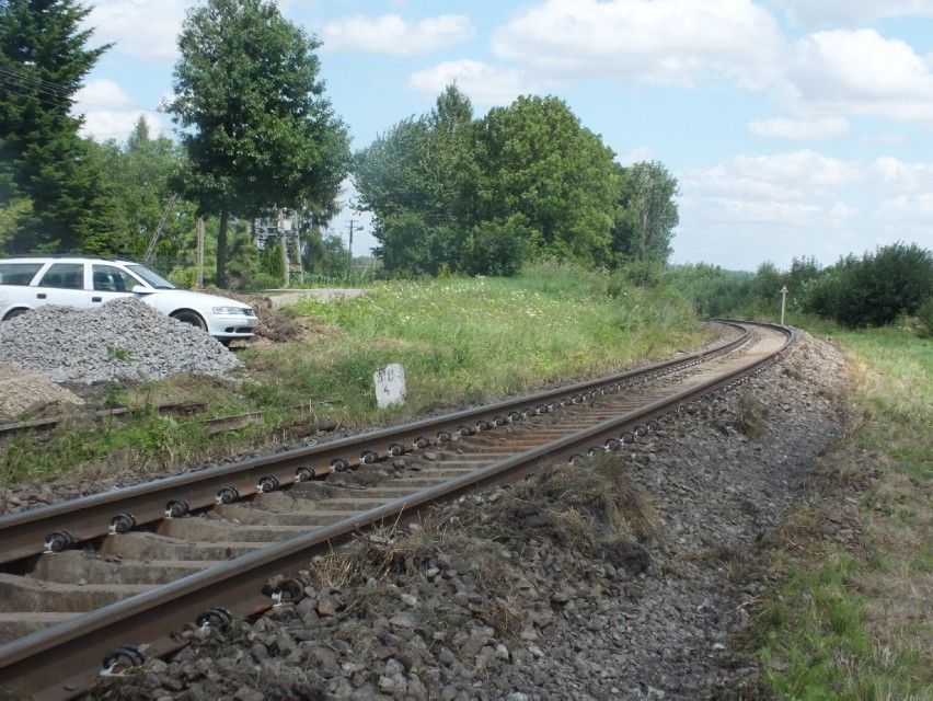 Prace przy remoncie przejazdu kolejowego w Polichnie były...