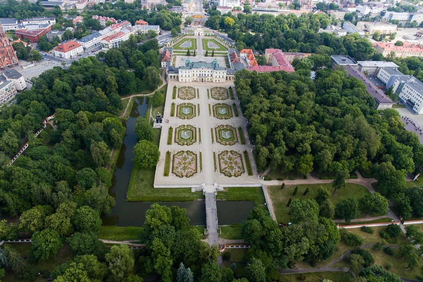 Barokowy park pałacowy (przy pałacu Branickich), a w nim...