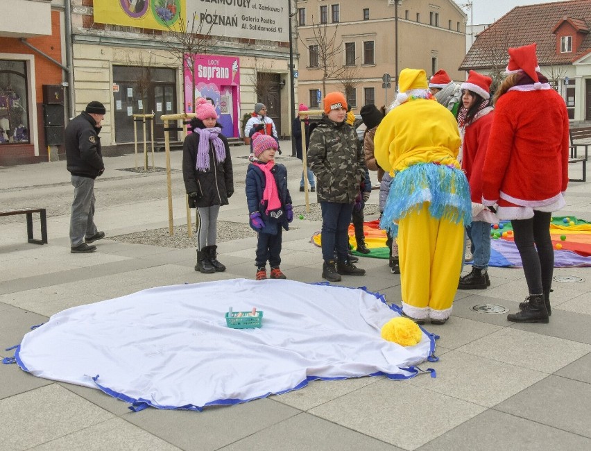 "Mikołaje na rowerach" przejechali przez Szamotuły, a jadłodzielnie się zapełniły!