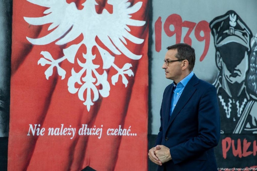 Premier Morawiecki przy wrzesińskim muralu, 07.07.20