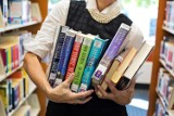 Co czytają mieszkańcy Grodziska? TOP 10 książek wypożyczonych przez dorosłych w grodziskiej bibliotece w 2023 roku