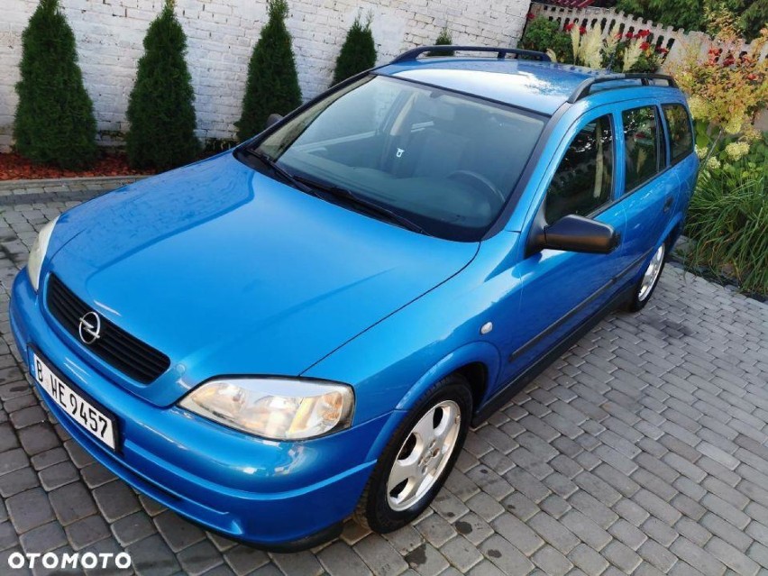 4. Opel Astra 1999 225 123 km Benzyna Kombi 3 999 PLN